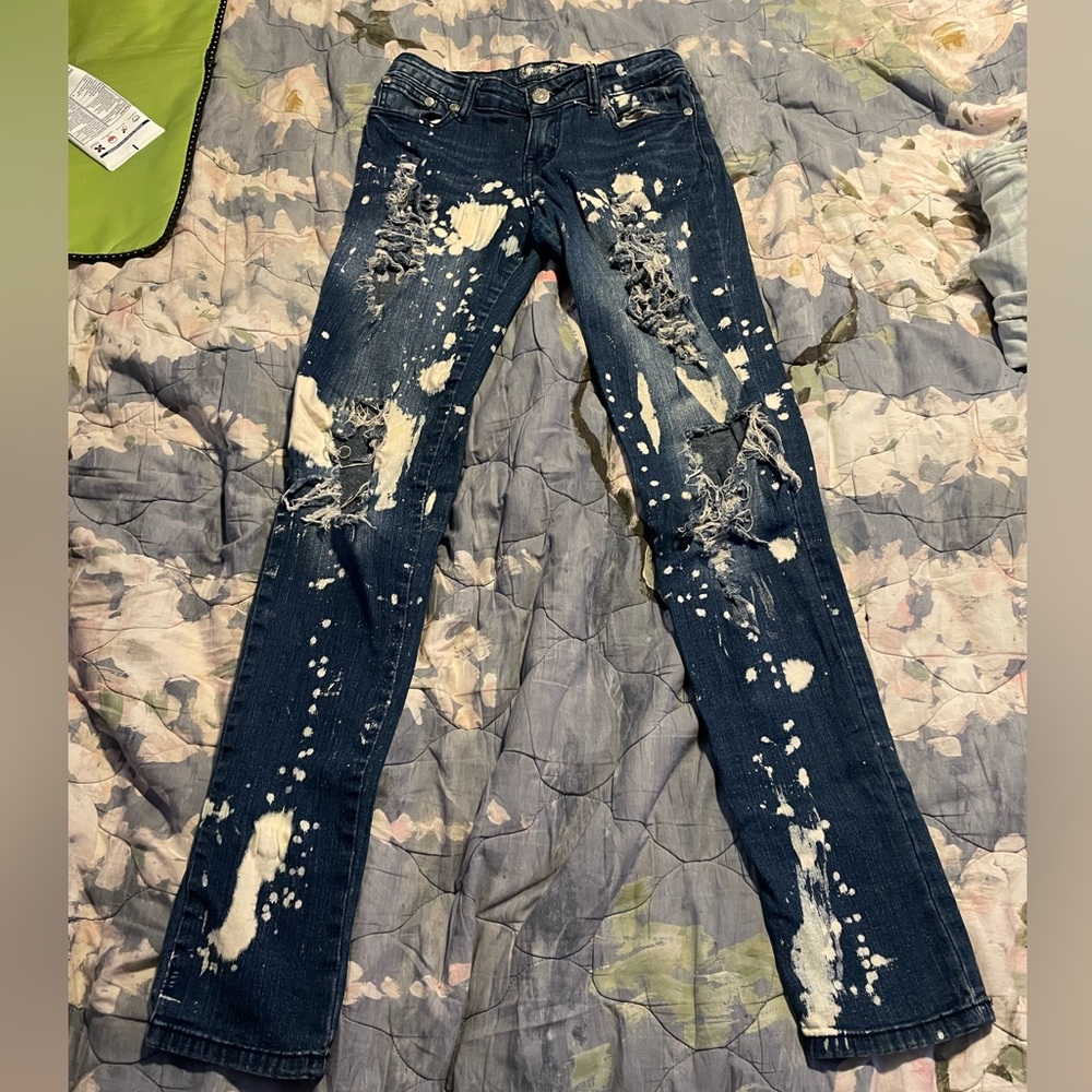 Dark wash acid wash ripped jeans 👖